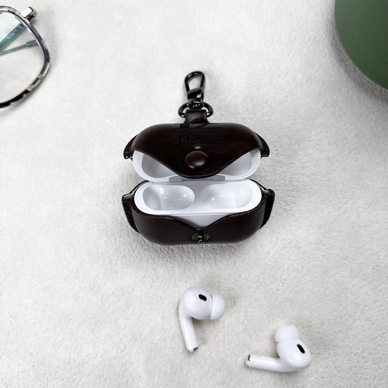 Personalized Leather Airpods Case Custom AirPod Cover With Keychain personalized-leather-airpods-case-custom-airpod-cover-with-keychain
