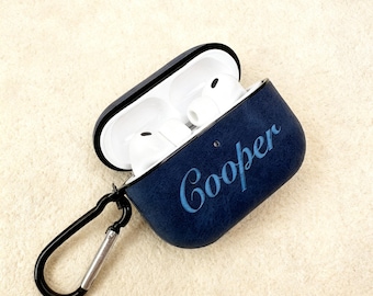 Gepersonaliseerde AirPods-hoes van nubuckleer met haak: naam gegraveerd monogram