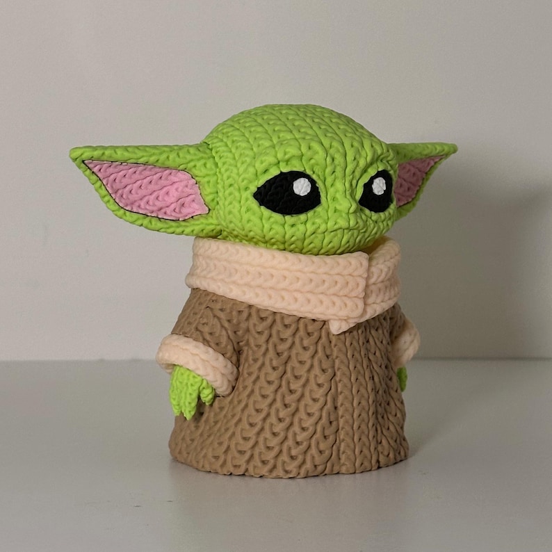Baby Yoda Grogu-inspirerad stickad 3D-utskriven figur – Sci Fi-presentdekoration bild 4