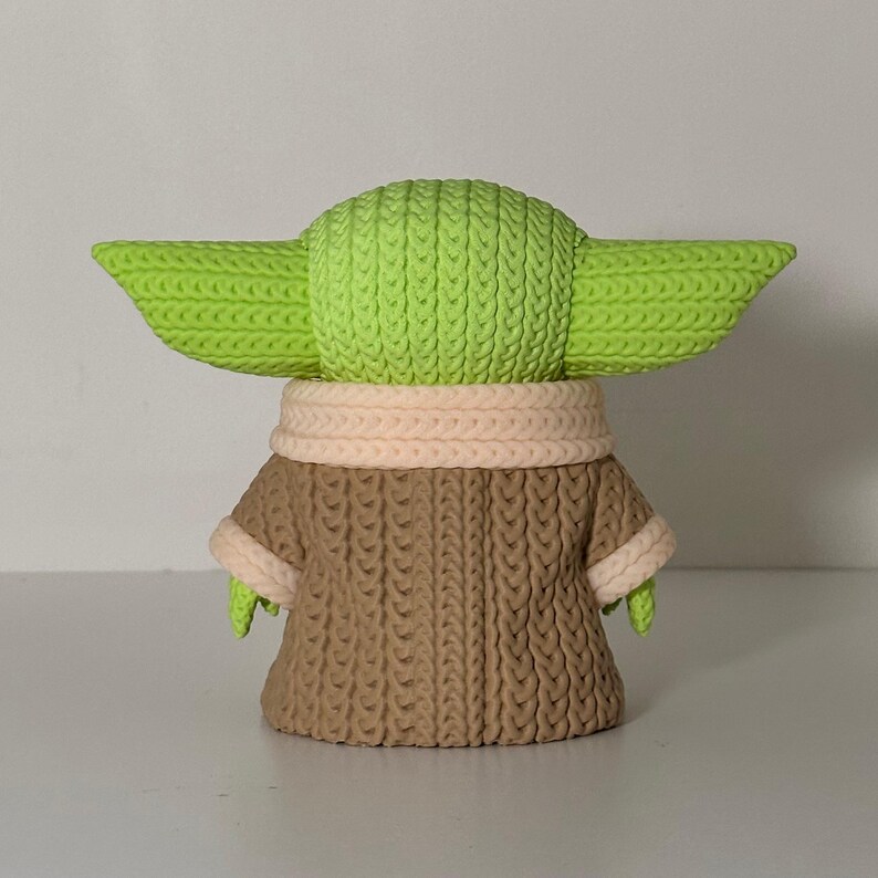 Baby Yoda Grogu-inspirerad stickad 3D-utskriven figur – Sci Fi-presentdekoration bild 5