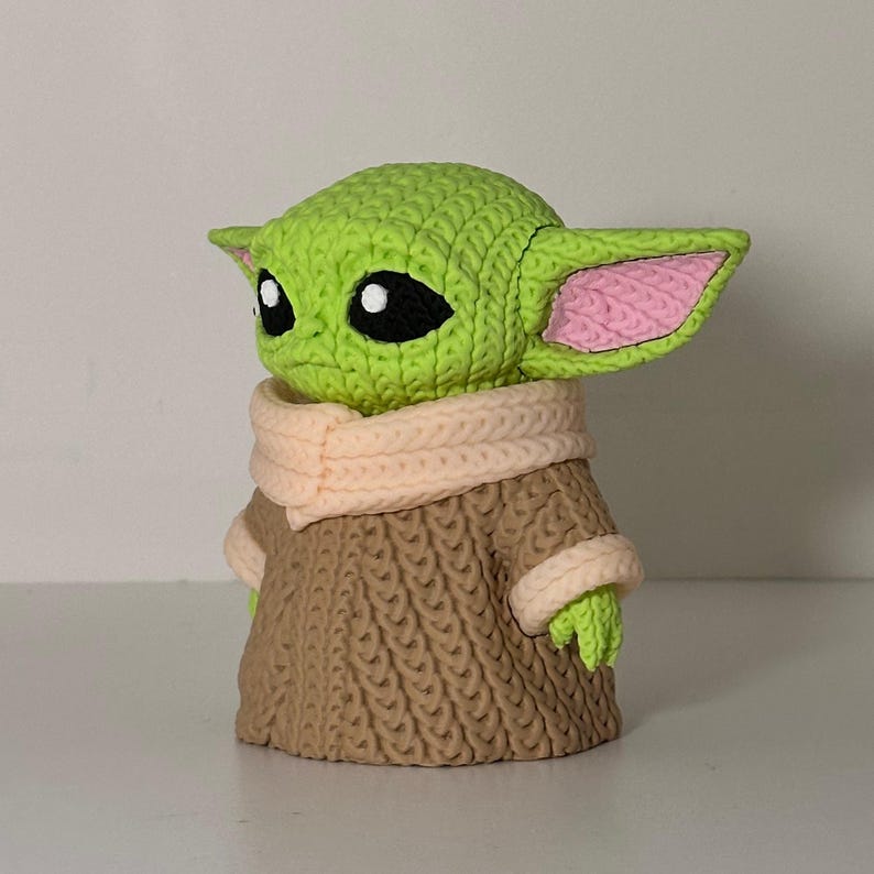 Baby Yoda Grogu-inspirerad stickad 3D-utskriven figur – Sci Fi-presentdekoration bild 6