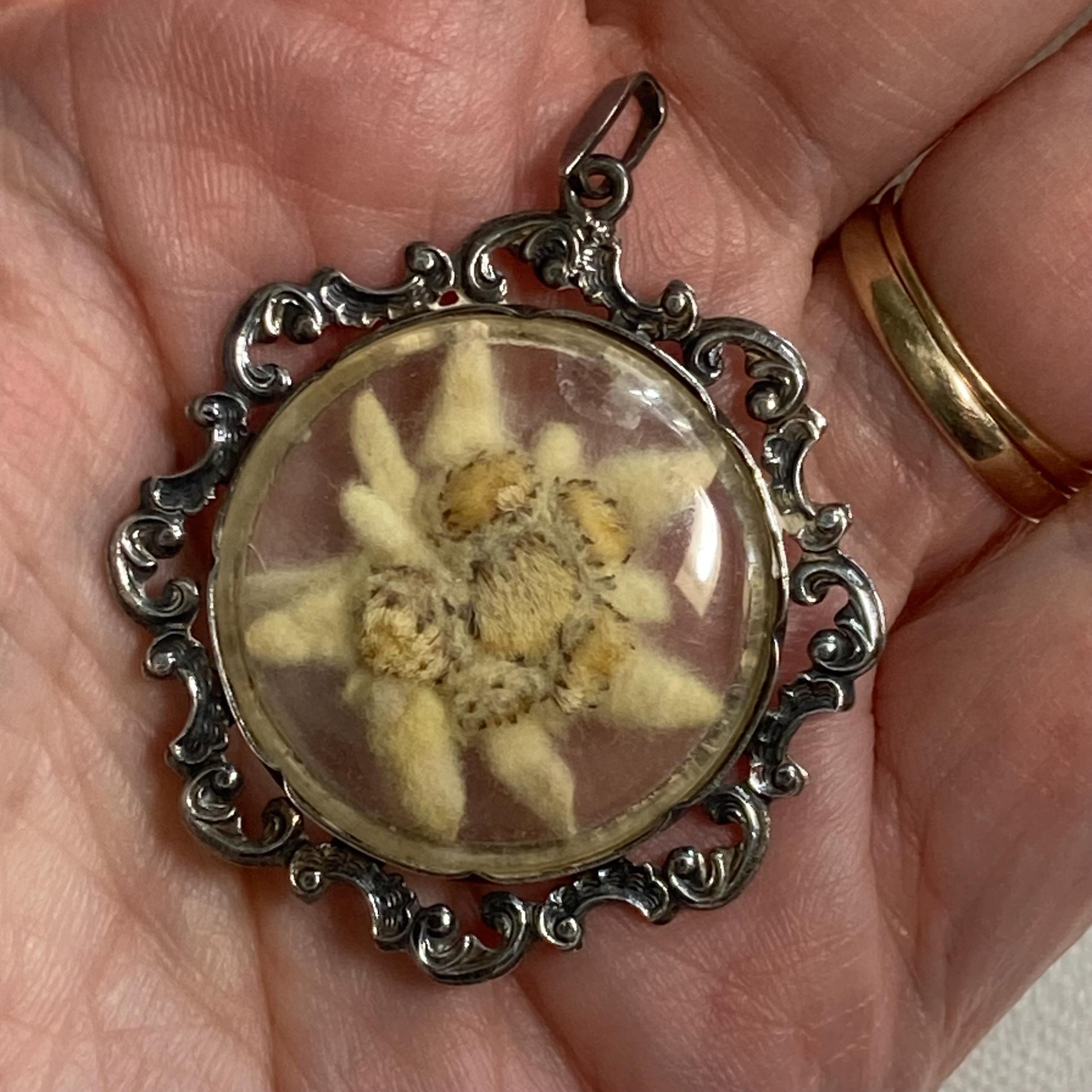 Vintage Edelweiss Necklace - Etsy