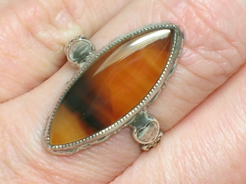 Antique Agate Ring, Clark & Coombs Banded. Edwardian or Art Deco era. Marquise Navette. Size 5 1/4 immagine 1