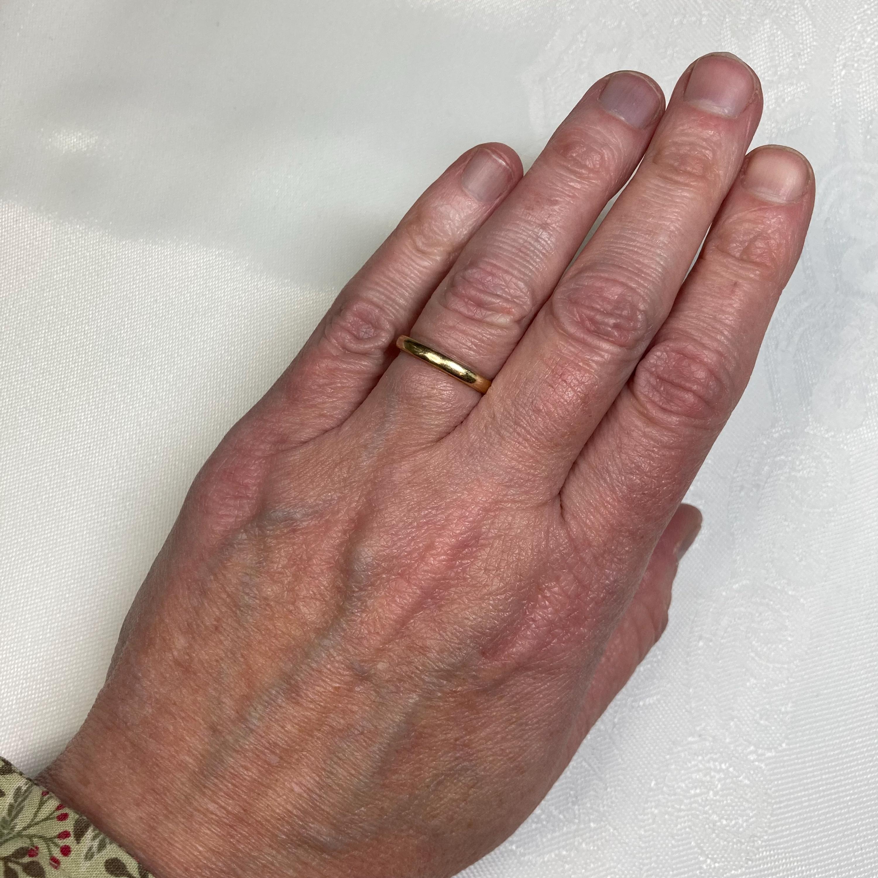 1960s Etched Gold Wedding Band or Stacking Ring in 9k Yellow