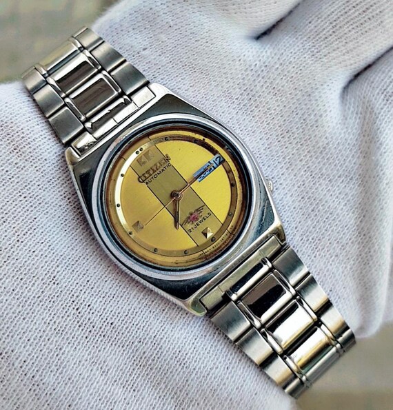 ◇ジャンク品 WALTHAM 腕時計 ゴールド文字盤 メンズ QZ 2069 ◇ジャンク品 WALTHAM 腕時計 ゴールド文字盤 メンズ QZ 2069 ジャンク