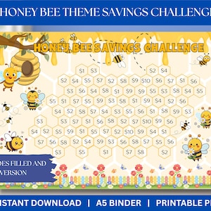 Puede incluir: Un imprimible de desafío de ahorro con tema de abeja. El diseño presenta un patrón de panal con cantidades en dólares, abejas de dibujos animados, una colmena y el texto "Honey Bee Savings Challenge". Incluye versiones llenas y en blanco.