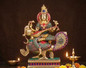 Messing Saraswati auf Pfau – Handgefertigte Messingskulptur | Göttin der Weisheit, Musik & Kunst