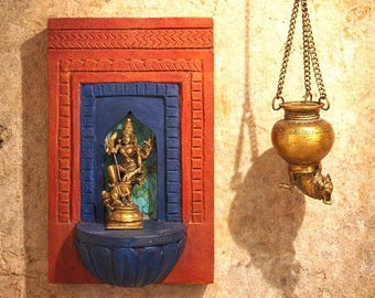 Vintage handbemalte Wandrahmen mit Messing Mahisasuramardini Tempel Nische Dekor indische spirituelle Kunst