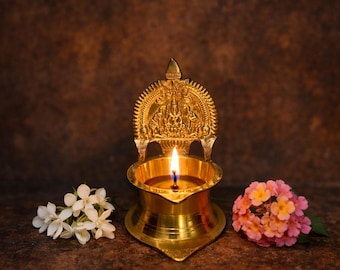 Messing Lakshmi Diya für Haustempel - Traditionelle Hindu Ritual Lampe