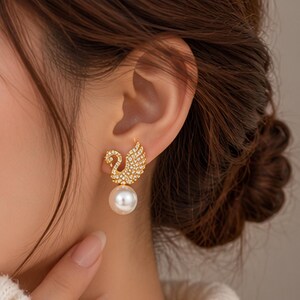 Pendientes de aro de esmalte azul, pendientes de huggie gruesos en tono dorado, joyas llamativas de turquesa, pendientes minimalistas elegantes, regalo para ella.