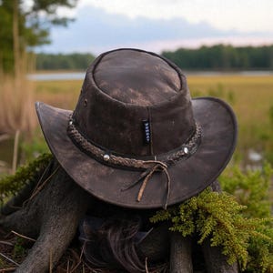 Distressed Brown Leather Bush – Foldable Australian Outback Cowboy Style
