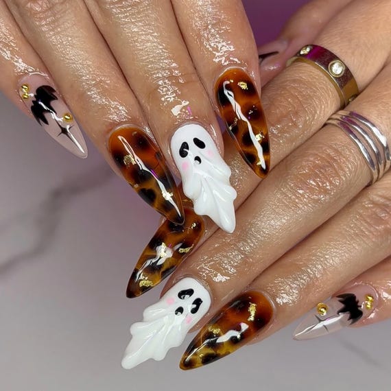 20 Halloween Nail Ideas With Ghosts, Bats and Spooky Details 7 Tortoiseshell Ghosts