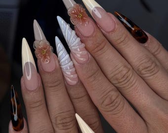 Eleganta mandelfärgade press-on naglar | Sköldpaddsmönster, 3D-blommor, höstnageldesign