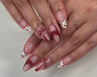 Cherry Bow French Press On Nails: Handgefertigtes Nagelset mit rotem Band