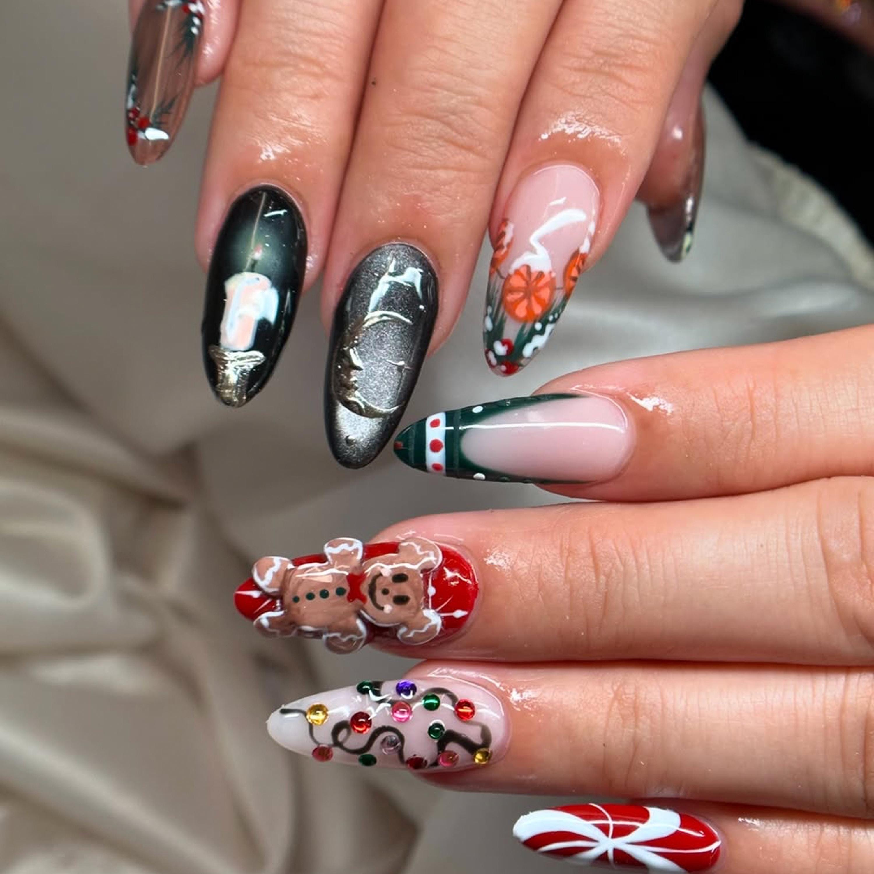 クリスマスネイル(Christmas nail tips) Dark Yule Press on Nails, Gothic Christmas Nail Art, Gingerbread