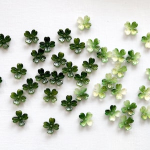 20 Stück Kleeblatt-Perlen. grüner Glas Klee Perle. 14 mm grüne Kleeblatt Glasperlen