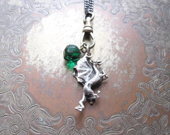 Jahr des Drachen Vintage 60er Jahre Halskette / Silber Charm Schmuck / OOAK / umgenutzter antiker Knopf Schmuck