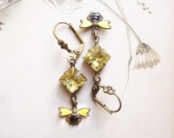 Vintage Assemblage Earrings / Honey Bee Jewelry / Fairycore Jewelry / Cottagecore Earrings / Rhinestone and Enamel Jewelry