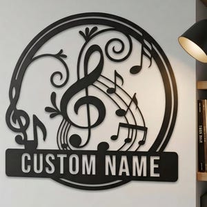 Letrero metálico personalizado con notas musicales - Arte mural con clave musical y nombre personalizado, decoración para estudio de músico, placa de bienvenida artística con clave de sol para sala de sonido.
