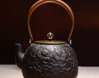 Hervidor de hierro hecho a mano / Hervidor de hierro fundido con peonía en flor en relieve / Tetera hecha a mano / Tetera de hierro fundido / Tetera japonesa / Hervidor de fuego abierto
