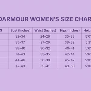 Puede incluir: Una tabla de tallas morada titulada INDARMOUR WOMEN'S SIZE CHART. La tabla enumera tallas de XS a XXL con medidas correspondientes en pulgadas para busto, cintura y caderas, junto con rangos de altura en pies y pulgadas para cada categor&iacute;a.