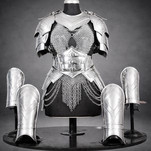 Zestaw zbroi rycerskiej z napierśnikiem stalowym dla kobiet: ręcznie robiona kolczuga LARP, cosplay