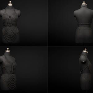 Puede incluir: Un conjunto de top y falda de cota de malla negra con dise&ntilde;o de cuello halter y un anillo circular en el pecho. La prenda est&aacute; construida con peque&ntilde;os eslabones met&aacute;licos entrelazados, con m&uacute;ltiples capas de cadenas drapeadas en la cintura.