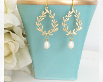 Pearl Earrings, Bridesmaid Gifts, Gifts for her, Gold Earrings, Bridesmaid Earrings, Laurel Wreath, Bridesmaids Jewelry