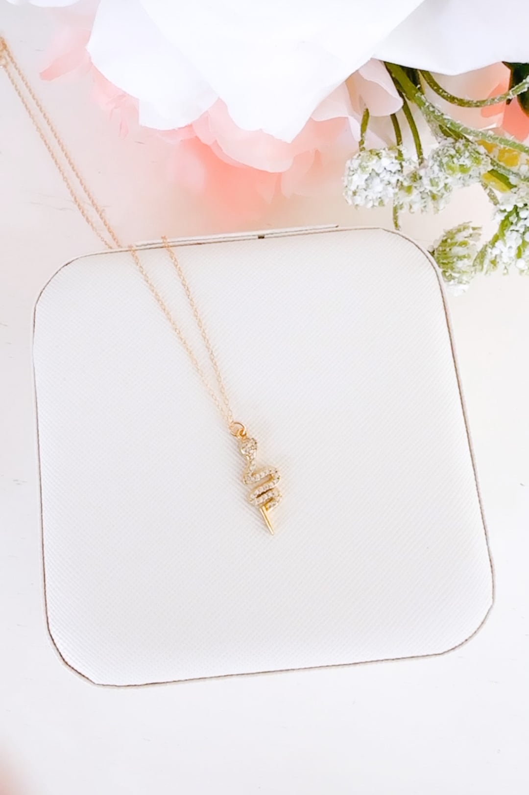 TS Fans Gifts:1989 Taylors Version,Taylor Swift Necklace, Taylor Swift Necklace Alloy Necklace with Snake and Number 13 inch, Taylor Swift Merch for