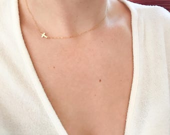 Collier croix latérale en plaqué or 14 carats, cadeau pour elle
