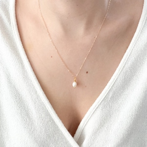Pearl Necklace, minimalist, dainty necklace, gifts for her, Pearl Jewelry, Dainty Pearl Necklace, Bridesmaid Necklace, bridesmaid gift