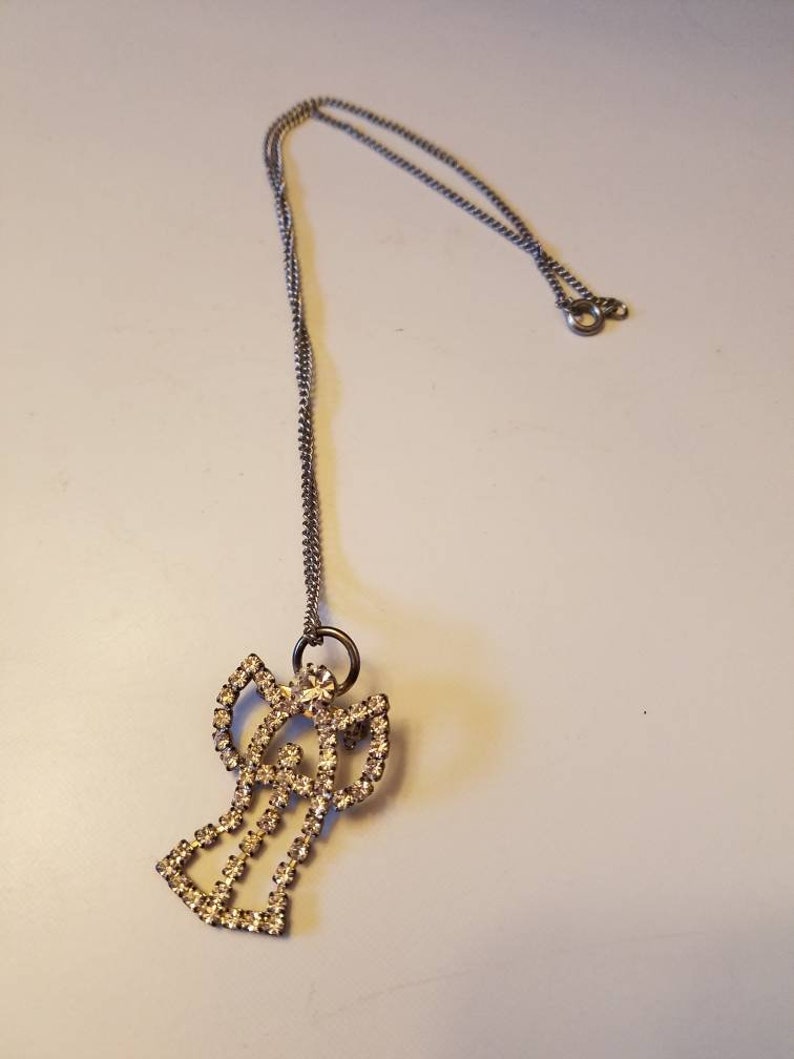 Vintage Rhinestone angel pendant pin Articulating Rhinestone Angel necklace statement pendant rhinestone necklace with 17 in chain. bild 4
