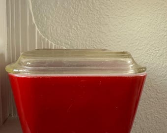Vintage Pyrex #501C Red refrigerator container dish with lid