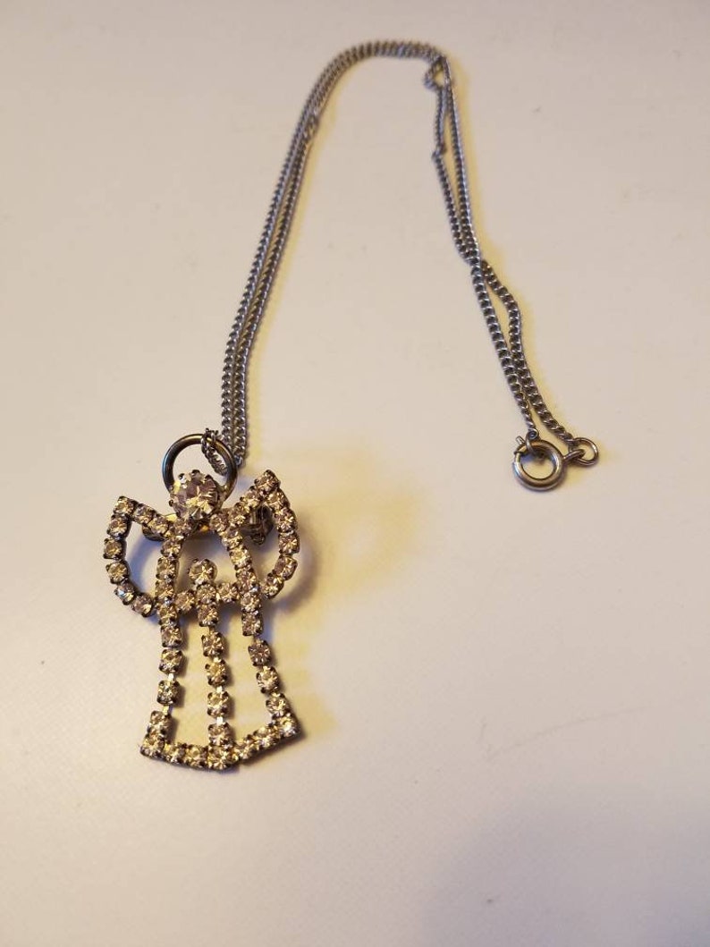 Vintage Rhinestone angel pendant pin Articulating Rhinestone Angel necklace statement pendant rhinestone necklace with 17 in chain. bild 2