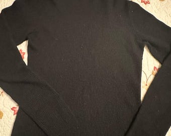 Vintage women’s black I.N.C turtleneck 100% cashmere sweater size small