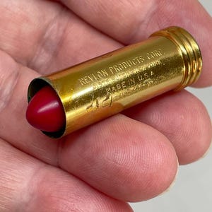 Rossetto Revlon color prugna vintage (confezione in ottone del 1947)