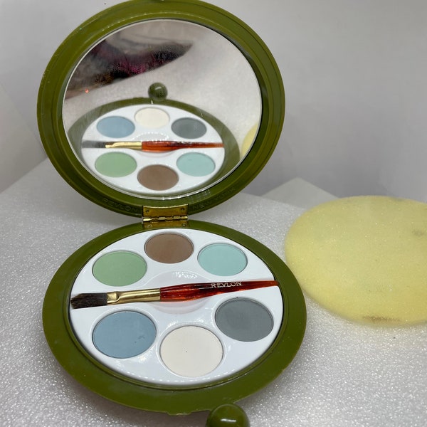 Revlon 1950 Eye Shadow Spree Frosted Brush Eyeshadow Collection w 6 shades in Olive Bakelite Compact Vintage Makeup Cosmetics Collector item