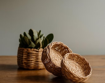 Cesta de ratán natural hecha a mano / Cuenco decorativo y multiusos