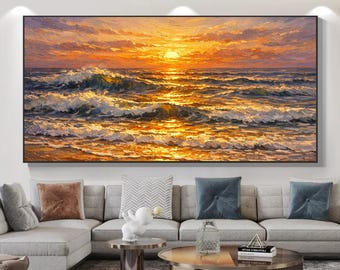 Dipinto ad olio raffigurante un tramonto dorato con onde oceaniche, paesaggio marino con tecnica a impasto materico, vibrante orizzonte costiero su tela, splendida decorazione estiva per la casa.