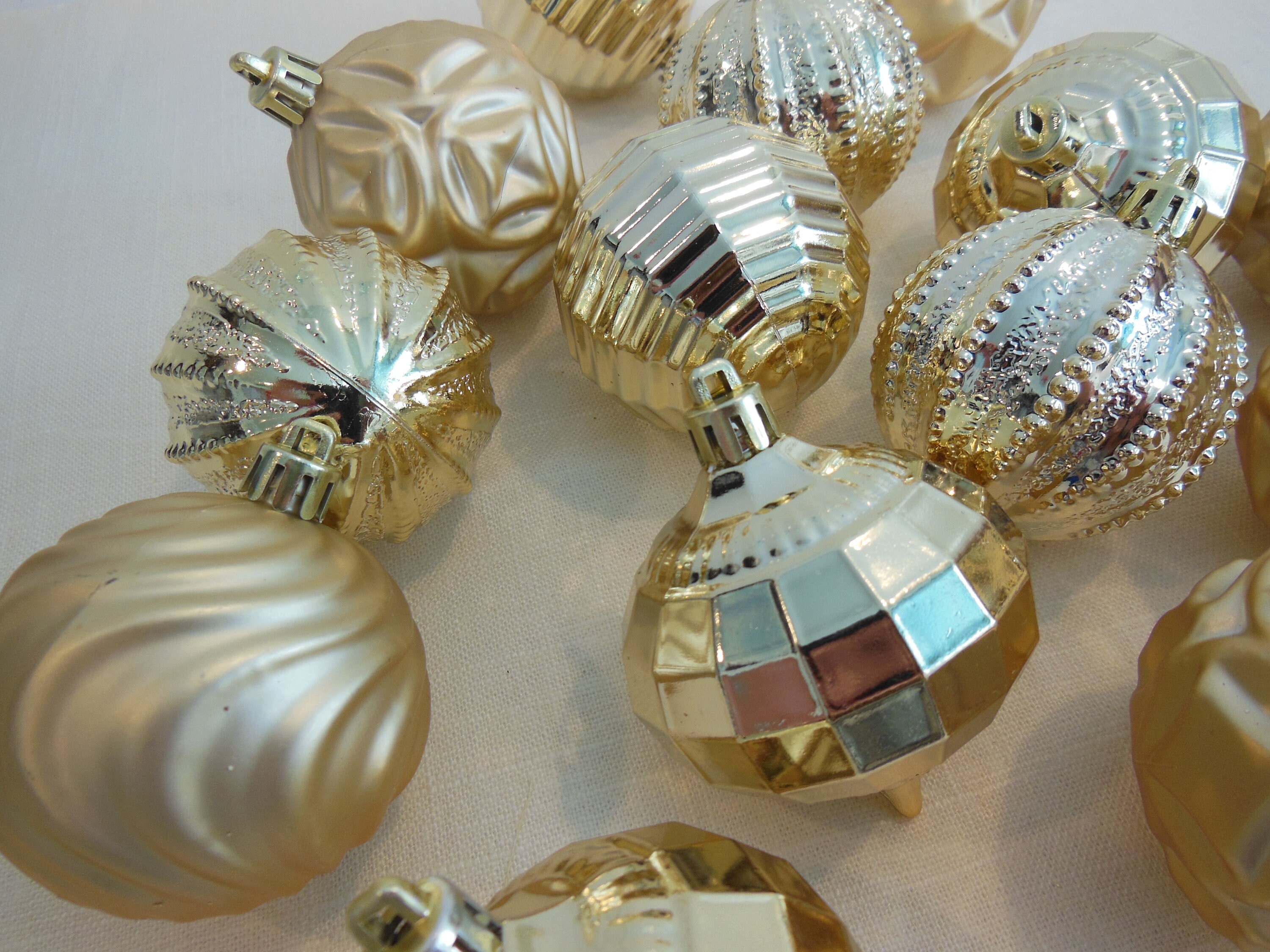 Gold Christmas Tree Ornaments 