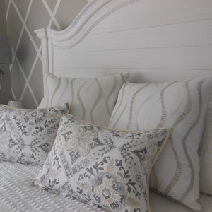 Medallion Pillow - Seaside Cottage Decor - Beach Pillow - Coastal Pillow - Burlap Piping Pillow Trim - Gray Pillow - Neutral Pillow