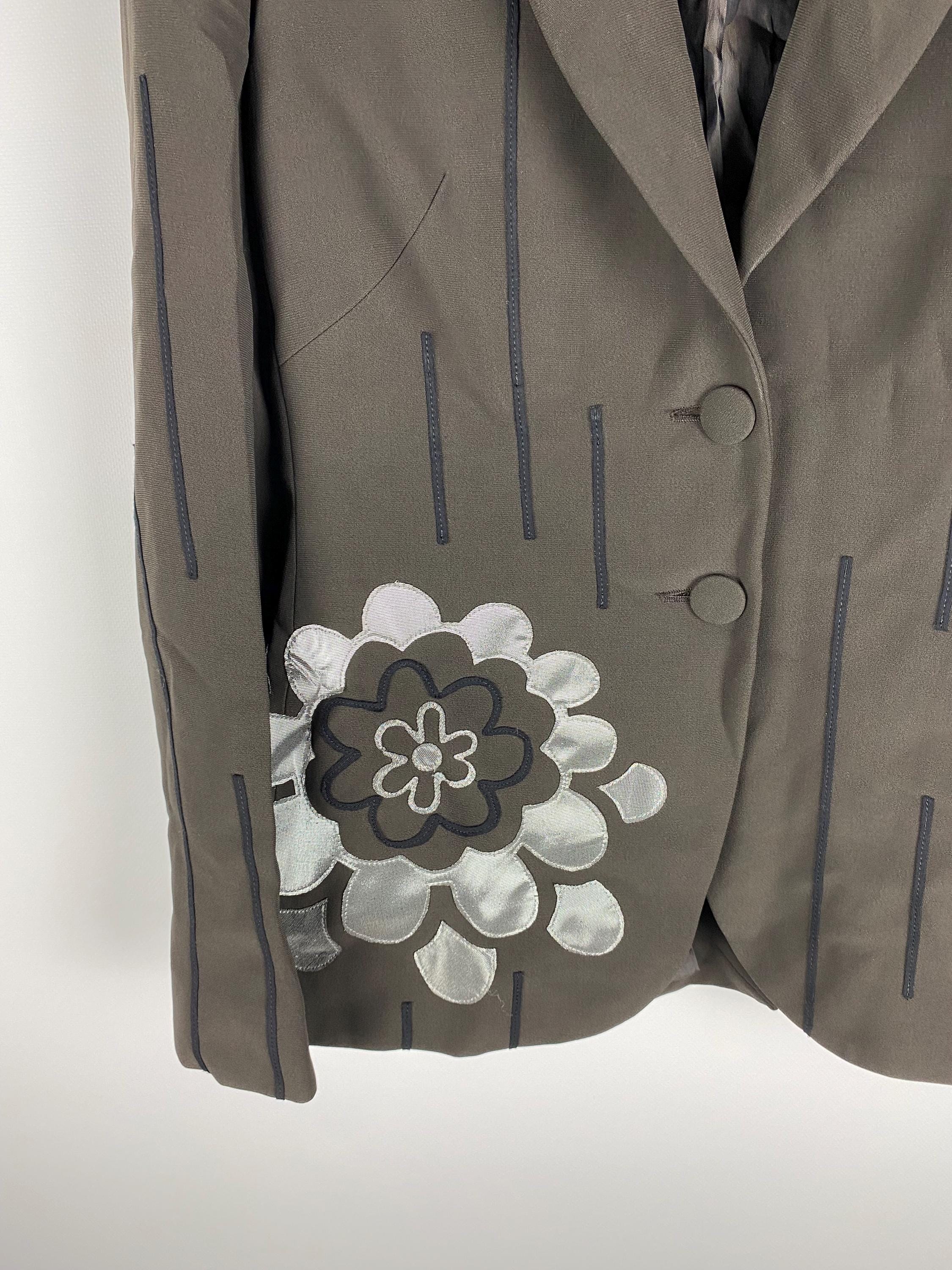 モスキーノチープアンドシック　テーラードジャケット　昆虫ボタン　花柄刺繍　黒 ヴィンテージ モスキーノ チープ＆シック テーラードジャケット