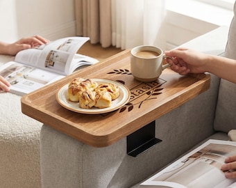 Bandeja de bambú para reposabrazos de sofá, mesa auxiliar con clip para sofá, bandeja de madera hecha a mano para sofá, mesa rústica de abeto para reposabrazos para mamá
