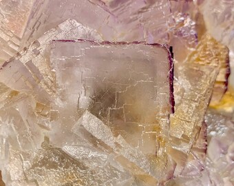 Große Lila Fluorit Gruppe: Kubische Kristalle aus Pakistan (1243 gm)