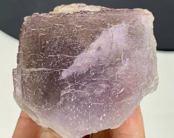 262 gm lila Fluorit Stufe mit kubischen Kristallen aus Pakistan. Rohes Fluorit Mineral. Heilstein