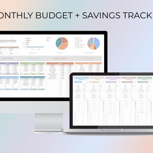 Puede incluir: Un ordenador de sobremesa y un portátil muestran un rastreador mensual de presupuesto y ahorro. Las pantallas muestran hojas de cálculo con datos financieros, incluyendo gráficos y tablas. El texto "MONTHLY BUDGET + SAVINGS TRACKER" está en la parte superior.