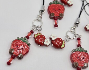 Kawaii Strawberry Keychain – Cute Resin Fruit Charm, Bag Accessory