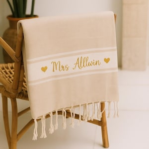 Fouta de plage brodée personnalisée, grande serviette de plage avec prénom, cadeau EVJF, mariage, été. Cadeau original couple et amis