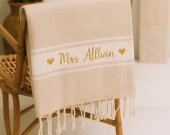 Fouta de plage brodée personnalisée, grande serviette de plage avec prénom, cadeau EVJF, mariage, été. Cadeau original couple et amis