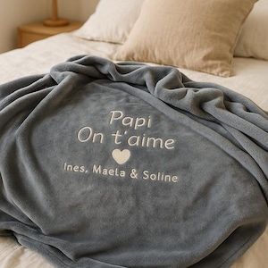 Plaid personnalisé adulte brodé avec prénom. Couverture personnalisable adulte, cadeau personnalisé papi, mamie, maman, famille et Noël
